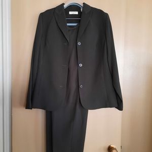 Women's pantsuit
